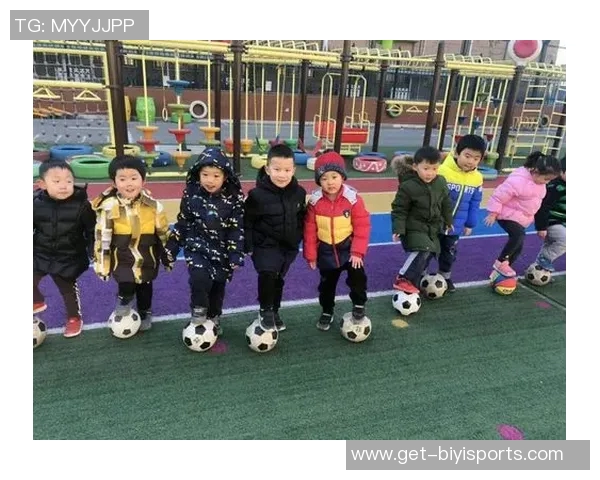 小班足球活动反思与改进建议探索儿童运动发展与团队合作能力提升